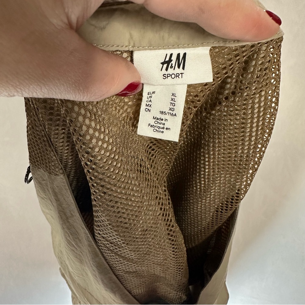 NWT H&M Men’s Xl Sport Beige Mesh-Lined outdoor Vest - Picture 3 of 3